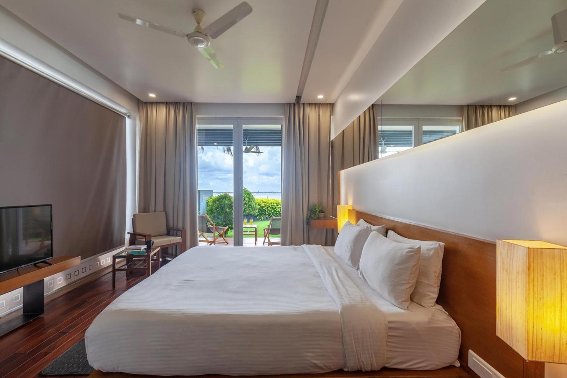 Stayvista At The Rain - River Villa With Infinity Pool Alappuzha Ngoại thất bức ảnh